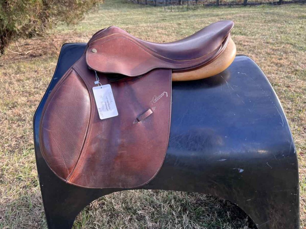 Side of Pessoa 17" saddle