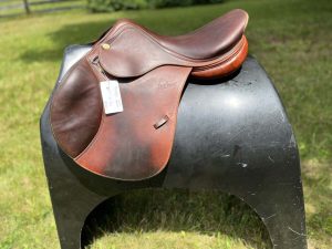 Side of prestige saddle