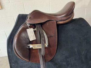Camelot 15.5 inch seat saddle