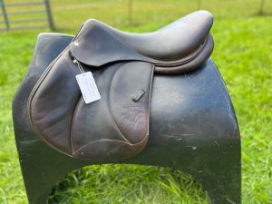 Voltaire saddle