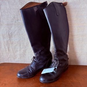 Ladies Ariat Field Boots w/zippers 8.5 Med/Full
